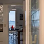 Dolce House Stunning Views By The Sea 度假居 *