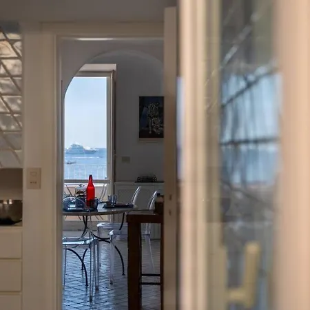 Dolce House Stunning Views By The Sea Hébergement de vacances *